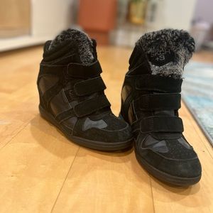 Sketchers winter boots - hidden heel
